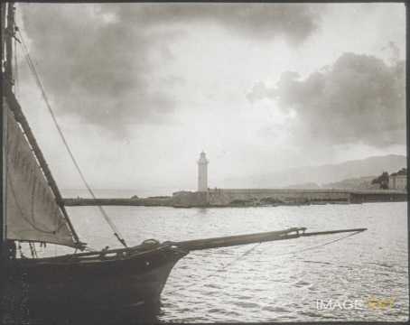 Phare (Cannes)